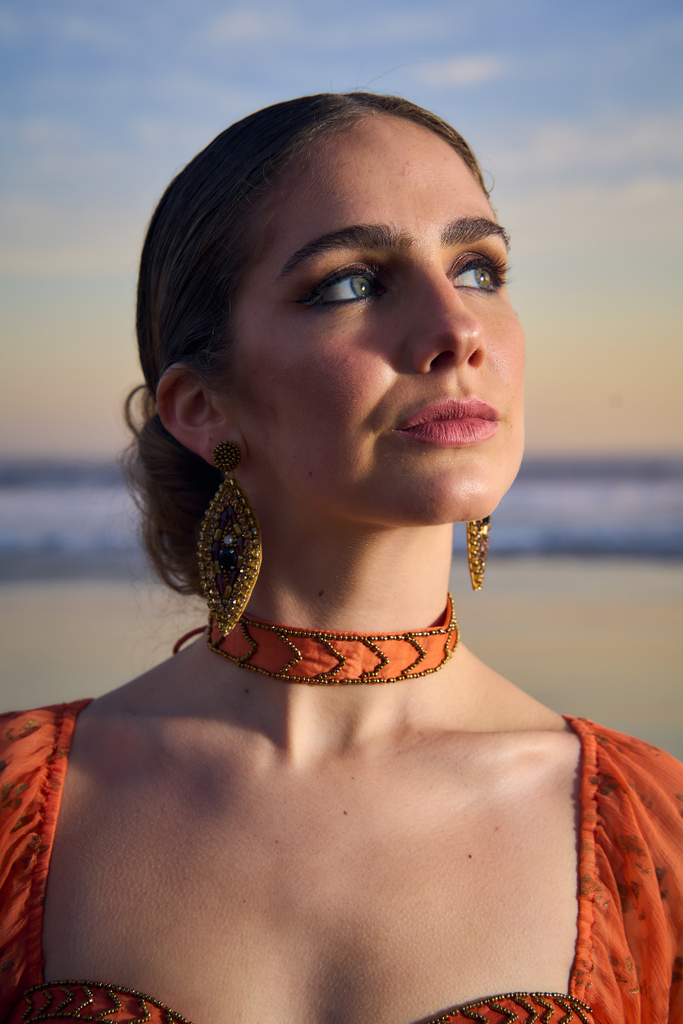 Collares orange boho chic indari, choker mirza burnt orange, moda bohemia con bordado artesanal y estilo inspirado en india
